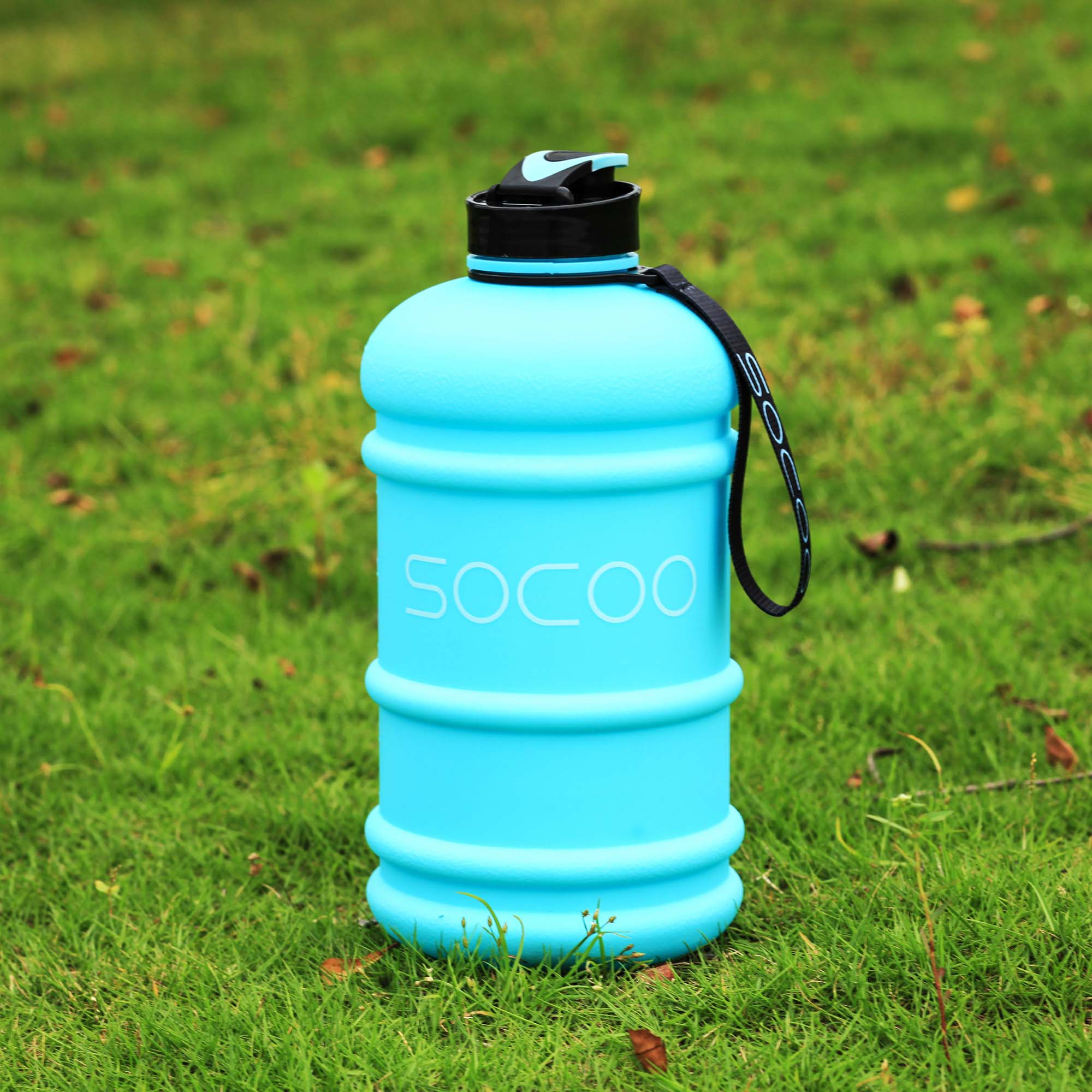 FUNUS Big Water Bottle BPA Free Half Gallon Water Bottle Hydro Jug Reusable Water  Bottle with Straw for Men Women Fitness Sport (Black, 2.2L) – SOCOO